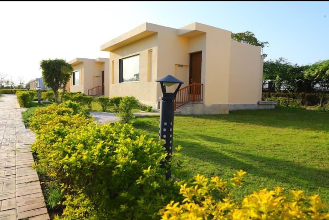 Haritma Resort Delhi  Exteriör bild